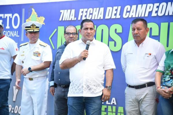 Gerente general regional en inauguracion de campeonato de motonautica