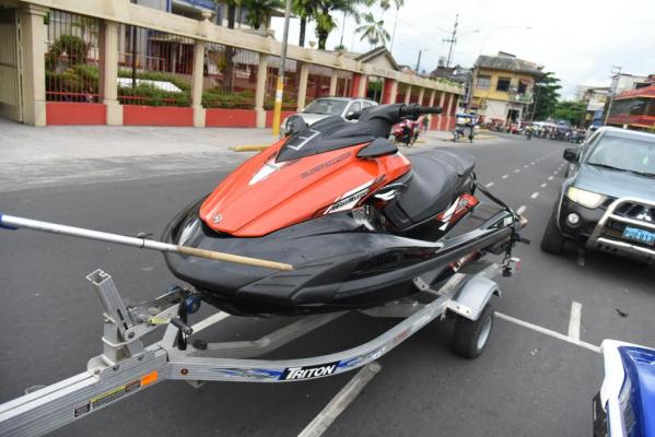 Moto acuática en pasacalles