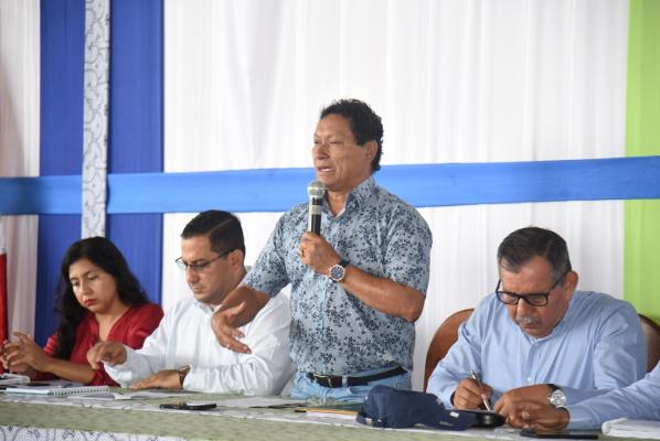 Gobernador reitera compromiso de construir carretera a Santo Tomás