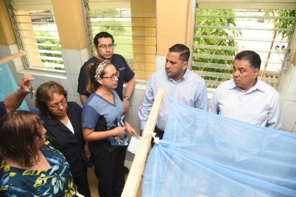 Visita de comisión a hospitales 1