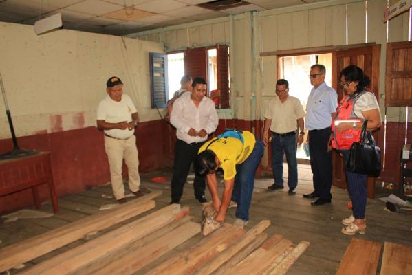 DREL entrega materiales de construcción a IE Punchana