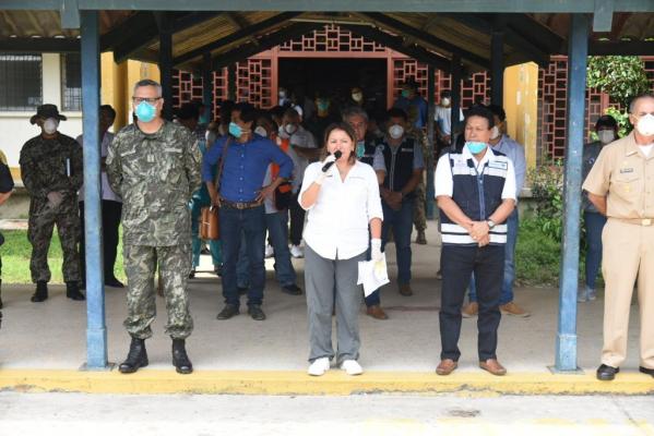 Ministra de Produce visita Hospital Regional (2)