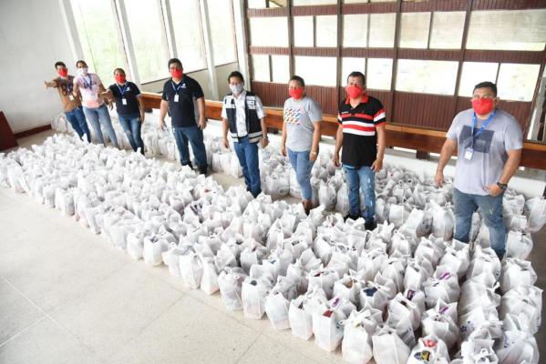 Entrega de Bolsa de viveres para quienes no recibieron bono del estado (1)