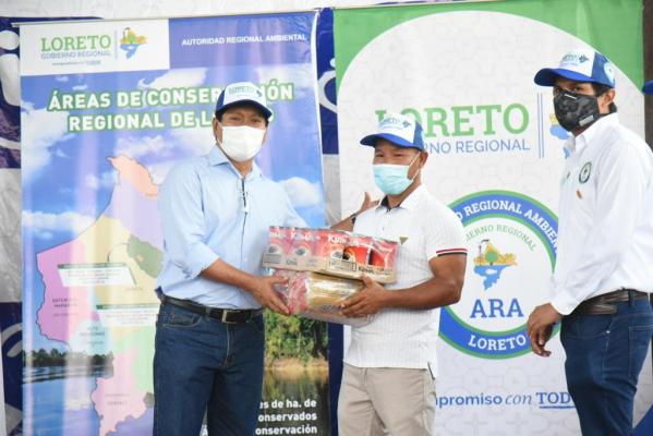 Entrega de vivires a ACR