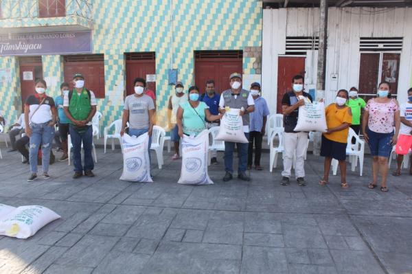 Entrega de semillas en Fernando Lores