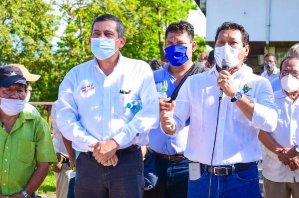 Gobernador y alcaldes recibe población en el gorel