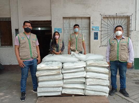 Entrega de alimentos a beneficiarios PIP Paiche (2)