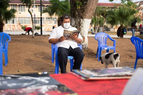 Lectura sabado al aire libre