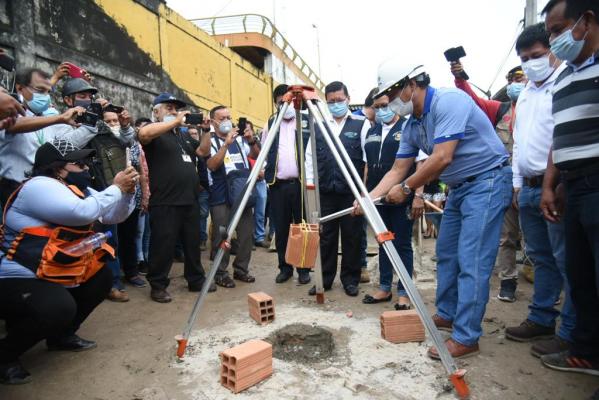 Primera piedra obra Punchana (1)