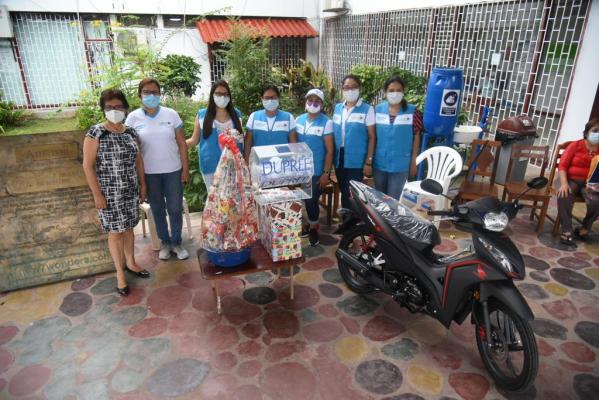 Comité de damas realiza rifa pró navidad