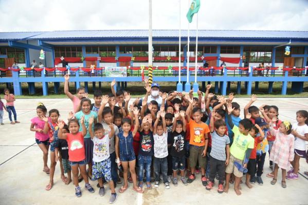 Gorel inaugura colegio en comunidad Mancocapa