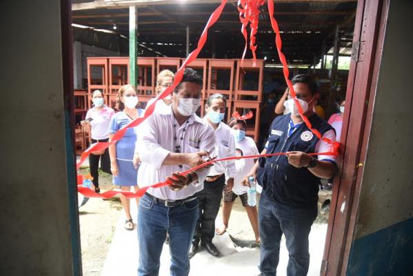 Entrega de mobiliario en caballococha