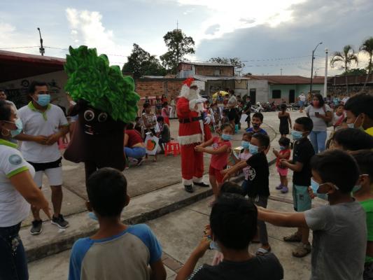 GERFOR dio chocolatada a niños espaciales