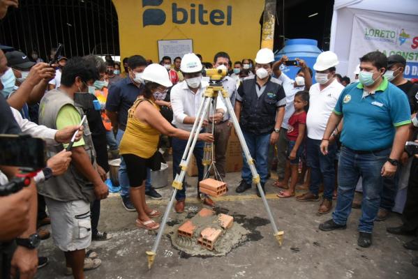 Colocación primer ladrillo en mercado de productores