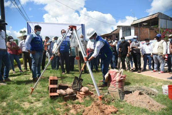 Primera piedra en construccion de aulas de la UNAAA